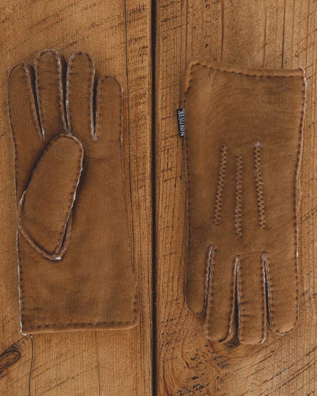 Nordvek Womens sheepskin gloves 305-100 brown closing stable wooden doors