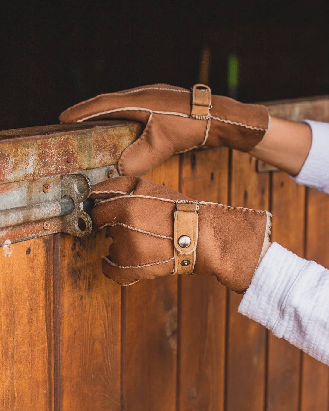 Nordvek womens sheepskin gloves 311-100 brown with model opening stable door