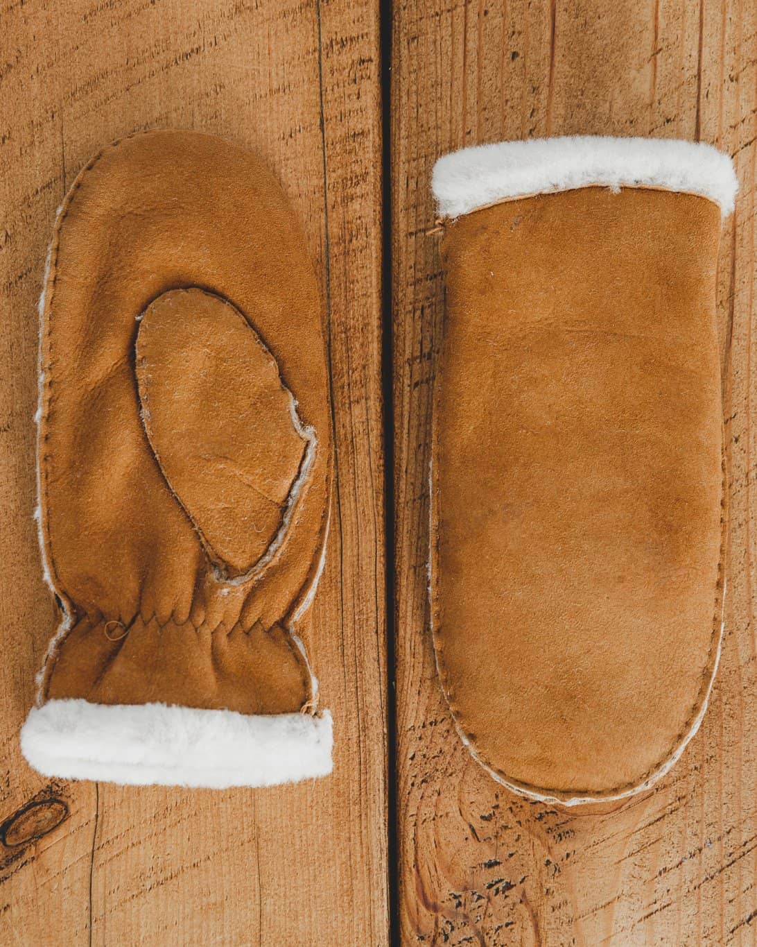Nordvek womens sheepskin mittens 320-100 london tan on wooden floor 