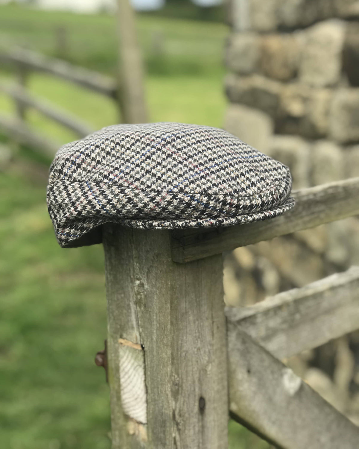 Nordvek mens tweed flat cap 521-100 grey and black on fence