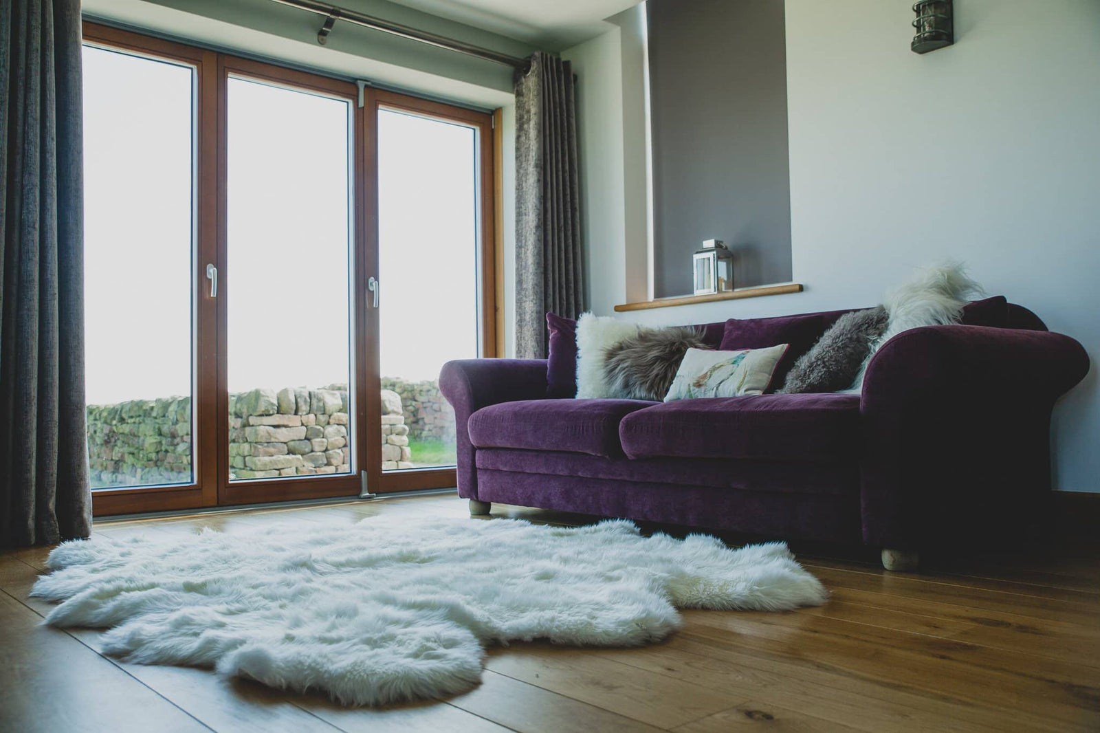 Nordvek sheepskin  natural rug 605-100 sexto in front of sofa close up