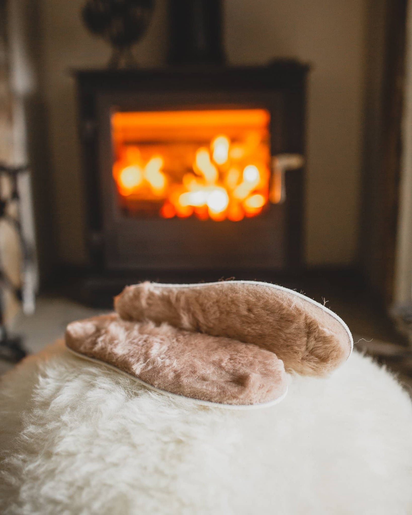 Nordvek kids sheepskin insoles 498-100 stone in front of fire